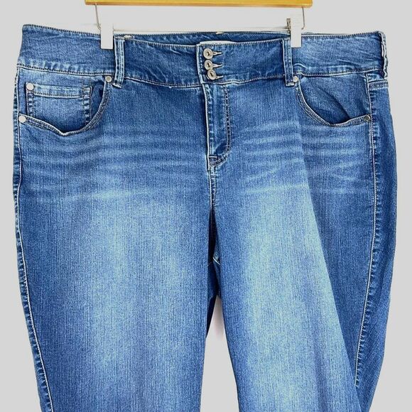 Torrid 3 Button Medium Wash Jeggings Size 26R - Picture 2 of 12